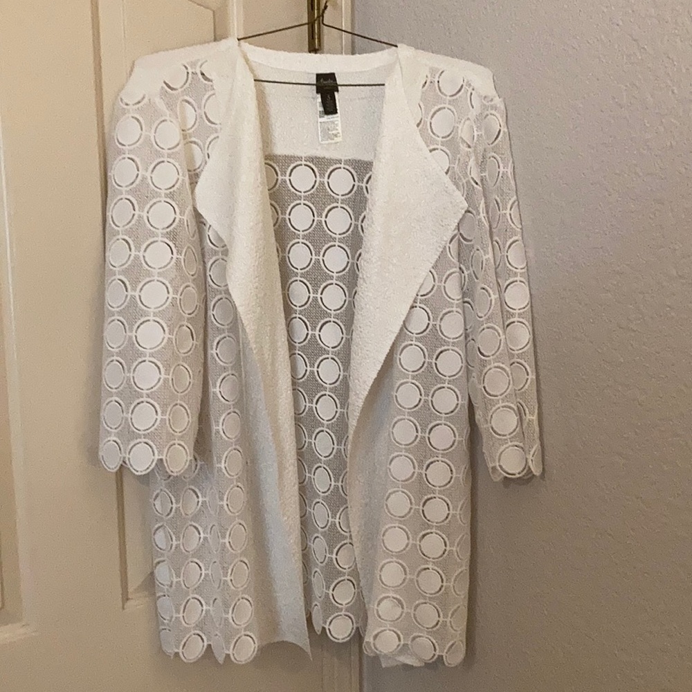 Chico’s white polyester jacket, Travelers